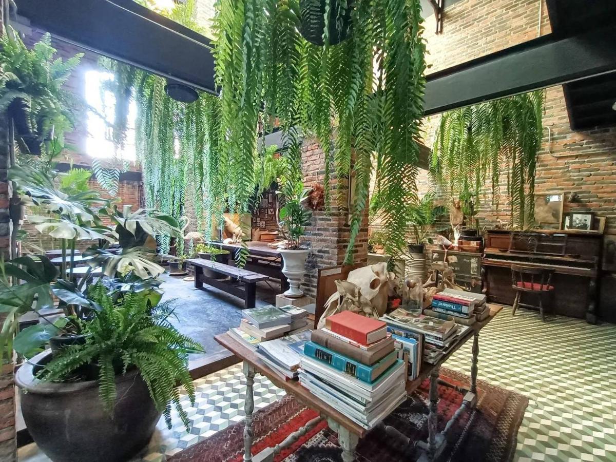 J No.14 Bed & Breakfast Bangkok Exterior photo